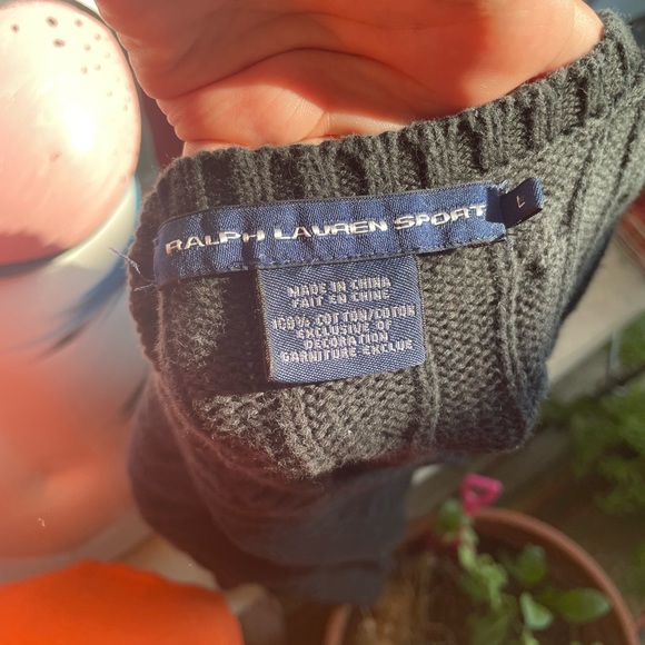 V-neck forest green sweate - Picture 2 of 2